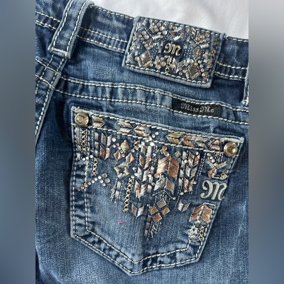 Miss Me Signature Ankle Skinny Jeans with Embellished Pockets - Picture 5 of 8